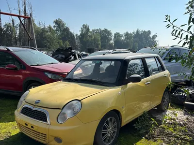 Chery amarillo en desarme