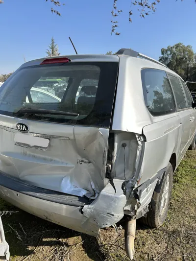 KIA GRAND CARNIVAL EX 2.2 AT 2015 en desarme